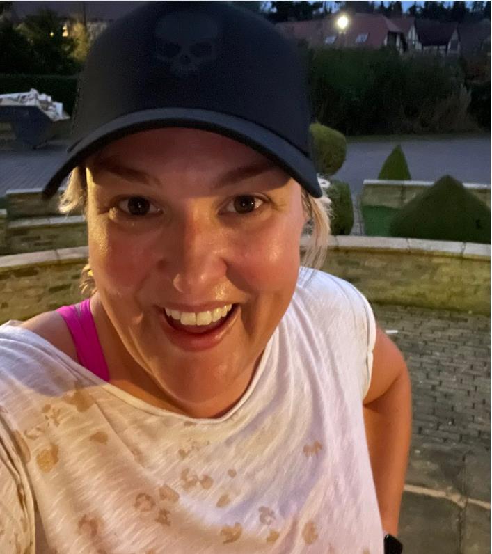 Dragons’ Den star Sara Davies posts fresh-faced selfie from run – but fans are divided