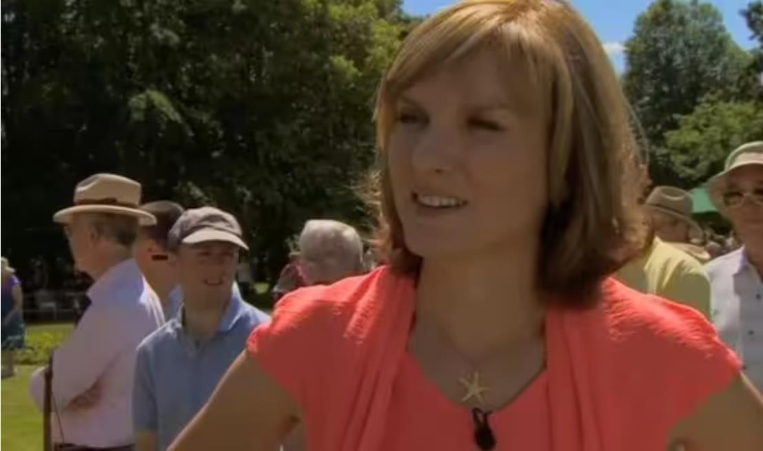 Antiques Roadshow guest throws hands in the air as Fiona Bruce knocks into £50k Star Wars item