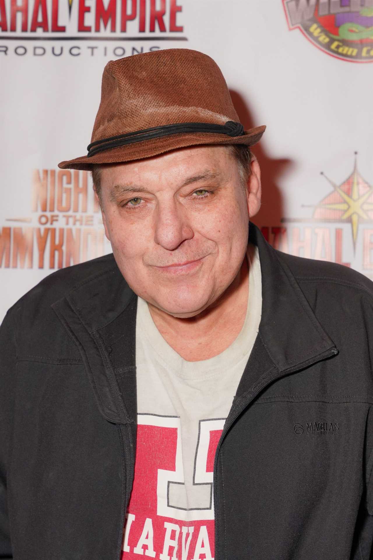 Tom Sizemore seen in final picture with co-stars just weeks before tragic death