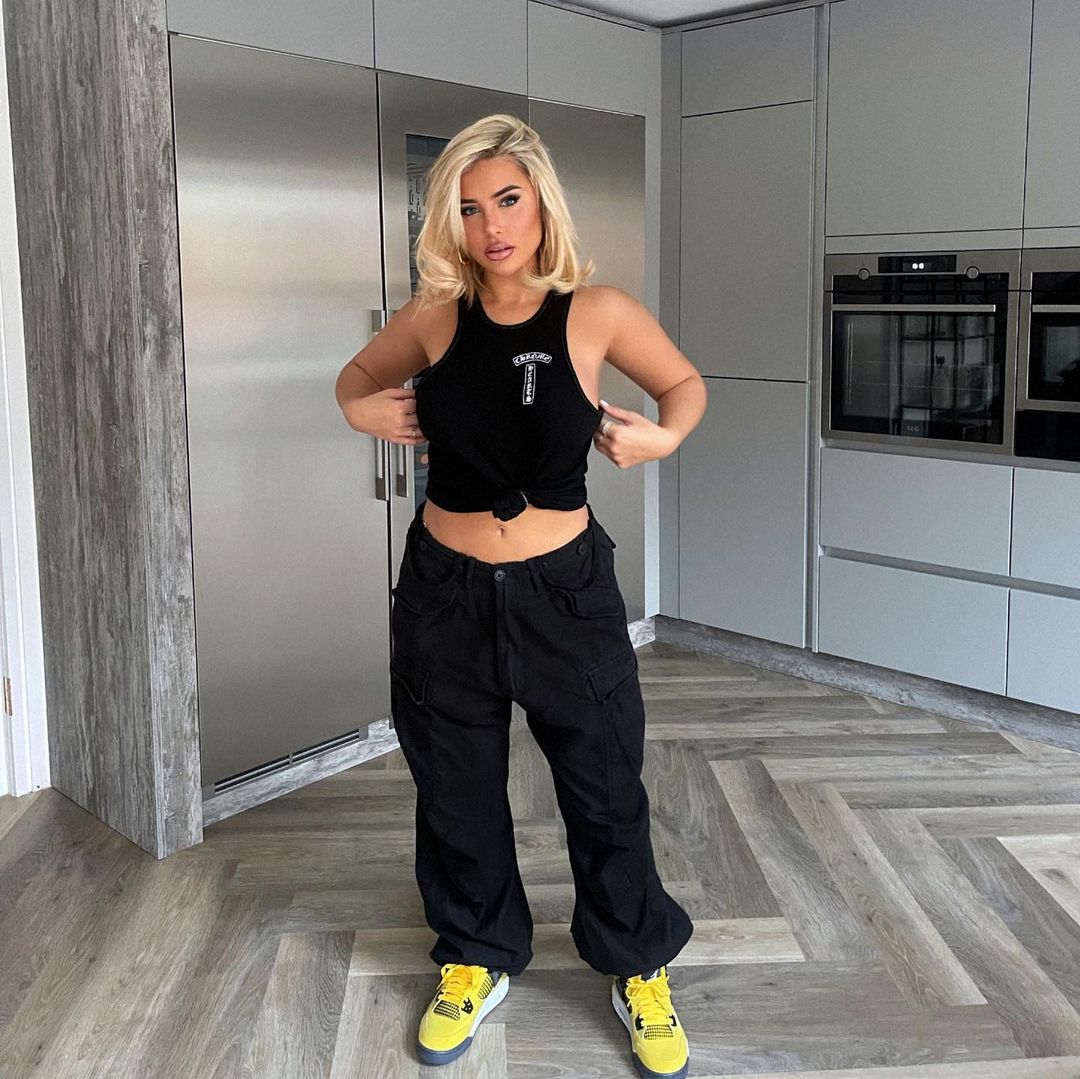 Inside Love Island star Ellie Brown’s stunning apartment with huge kitchen and bathroom that looks like a hotel