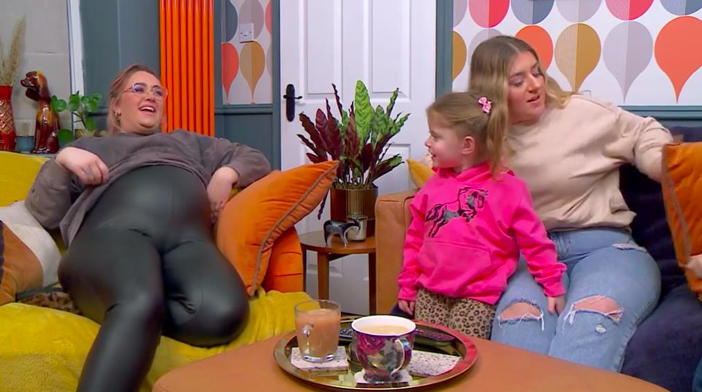 Gogglebox star Ellie Warner reveals baby’s gender as sister Izzi’s kids talk to her bump