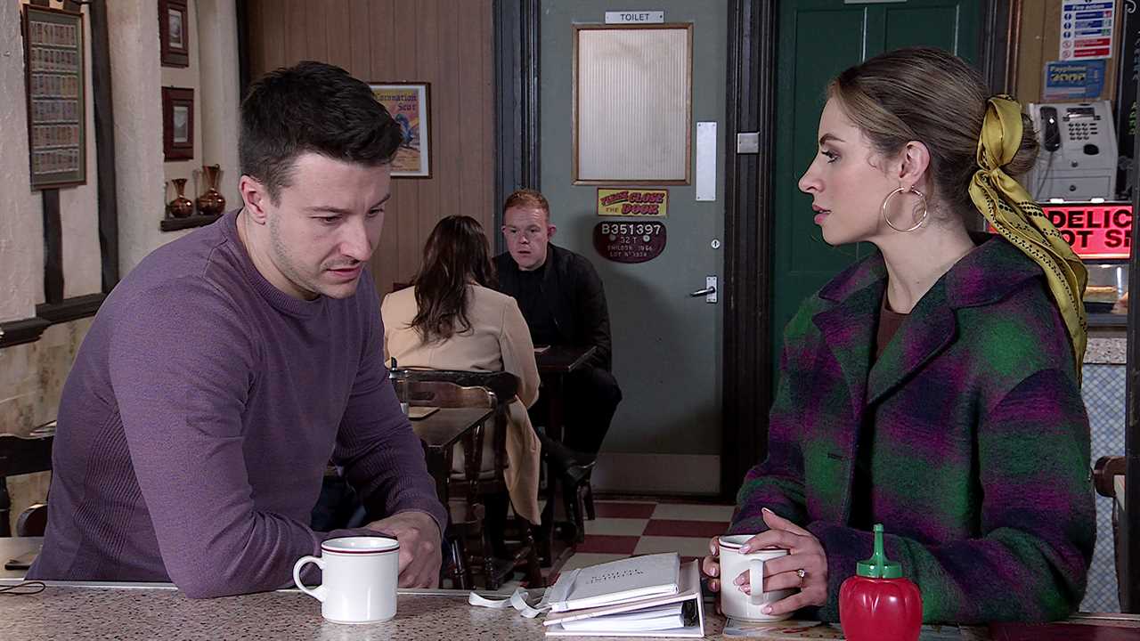 Daisy Midgeley fights back against stalker Justin in Coronation Street