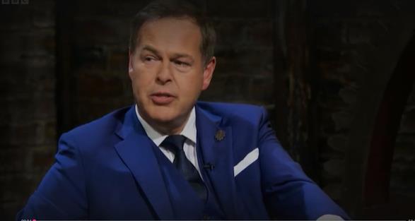 Dragons’ Den legend leaves co-stars shrieking as he falls to the ground in middle of guest’s pitch