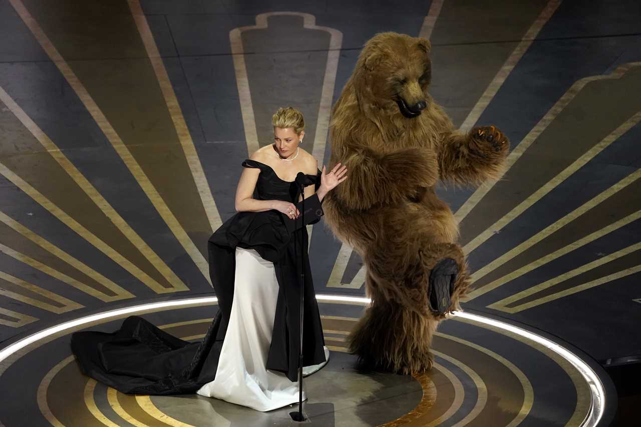 Elizabeth Banks suffers major Oscars blunder as she trips on-stage twice in embarrassing live TV moment