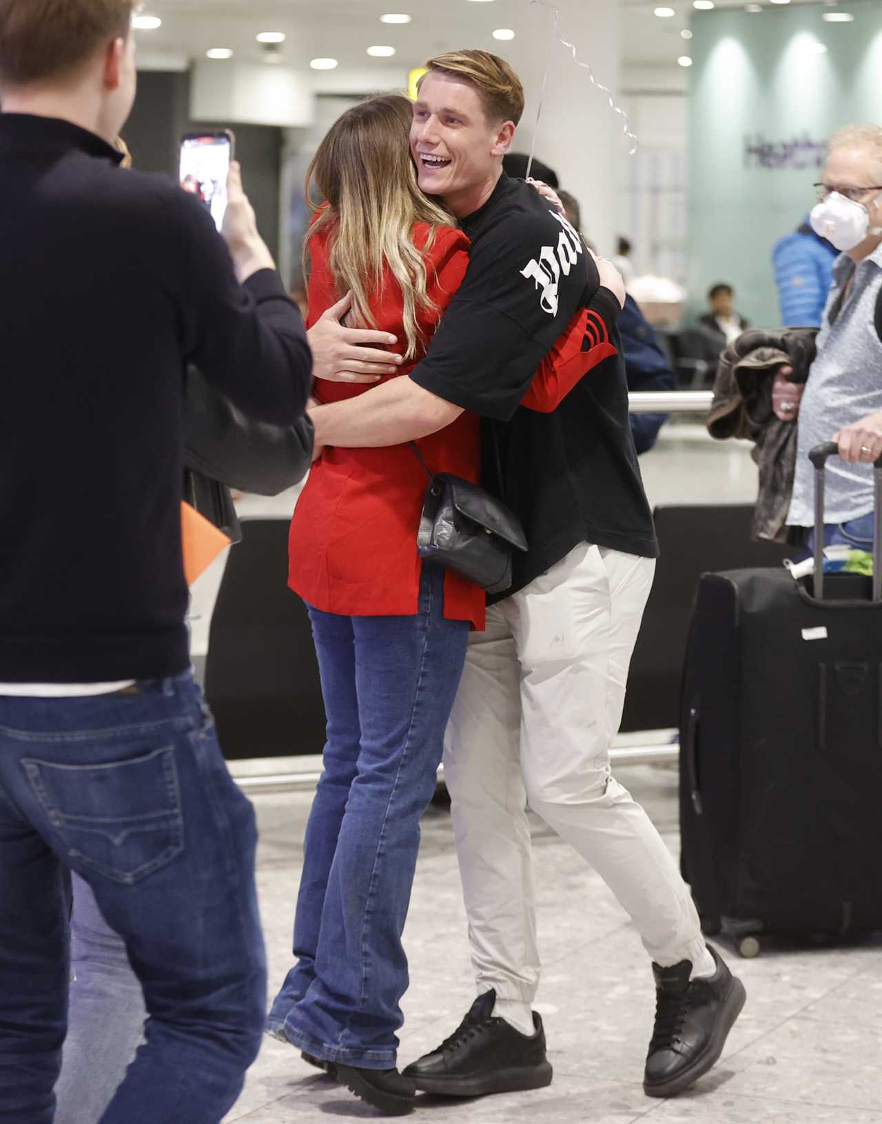 Dumped Love Islanders Will, Jessie, Casey and Rosie mobbed by fans as they arrive back in the UK after missing final