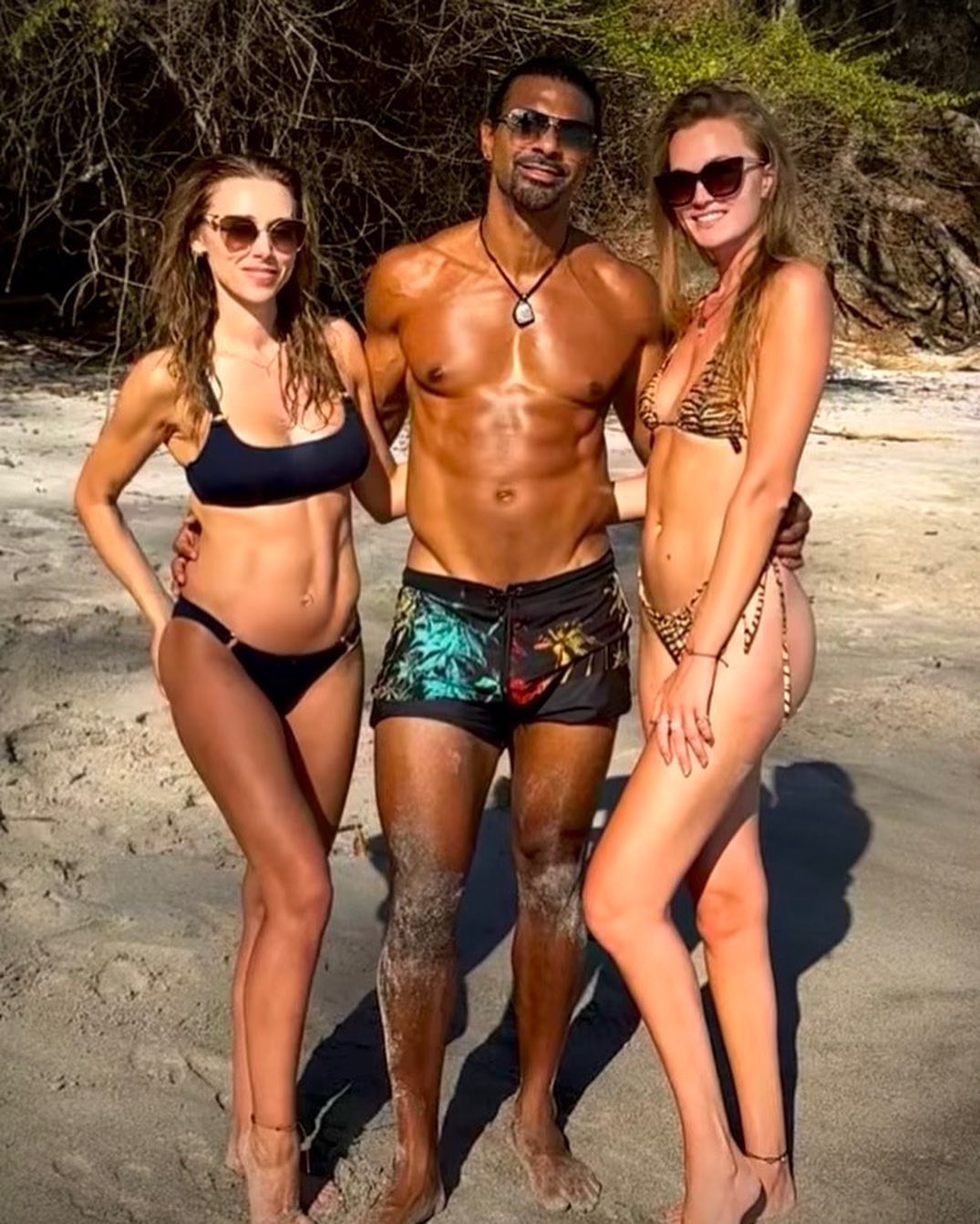 Una Healy has called off her 'throuple' with boxer David Haye and model Sian Osborne.