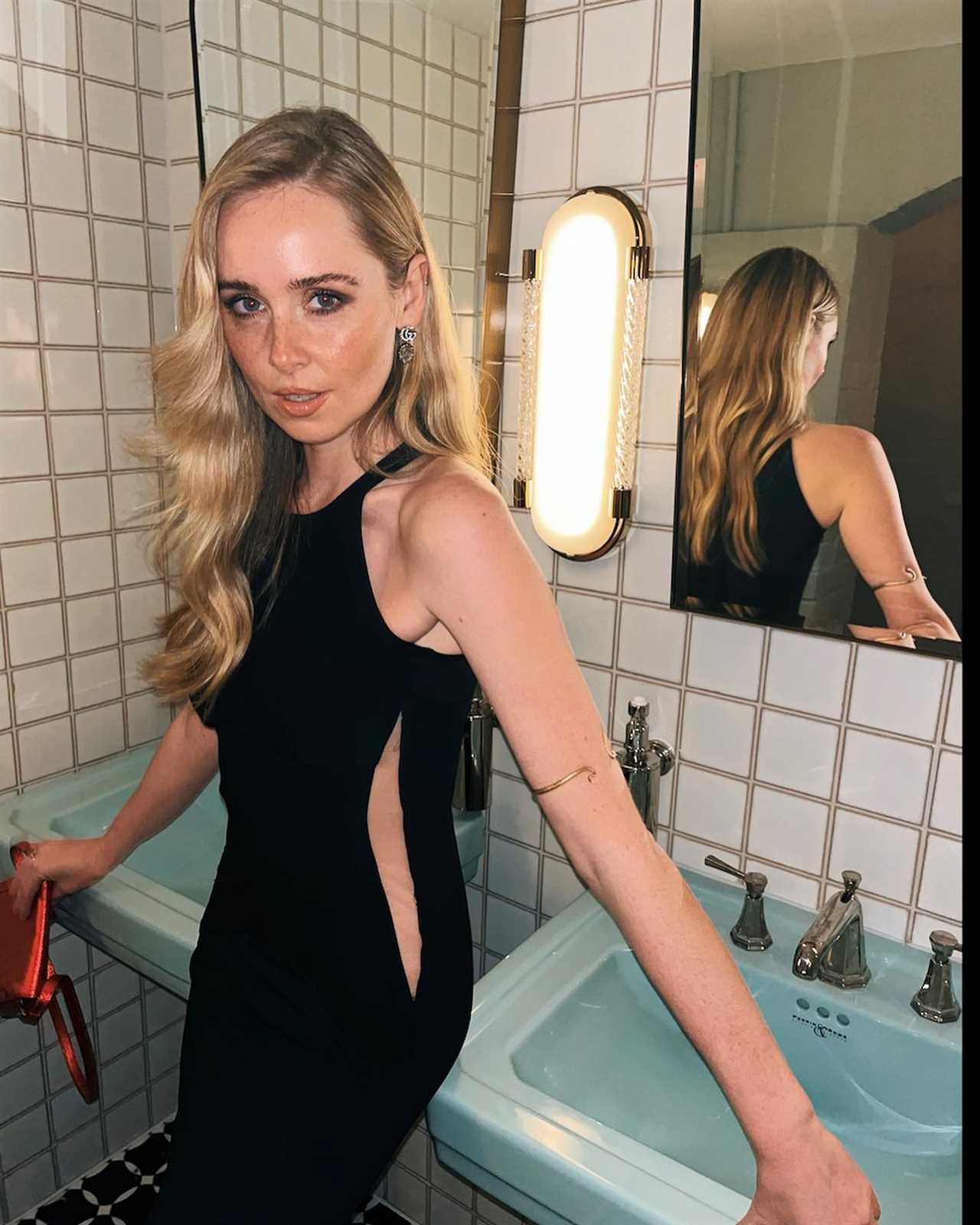 X Factor star Diana Vickers looks incredible as she shows off her midriff with rarely seen lookalike mum