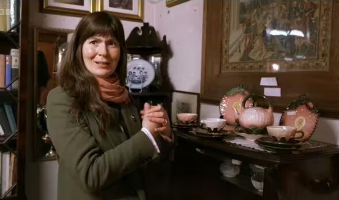 Antiques Road Trip gasps ‘is this a joke?!’ as tea set auction takes shocking turn