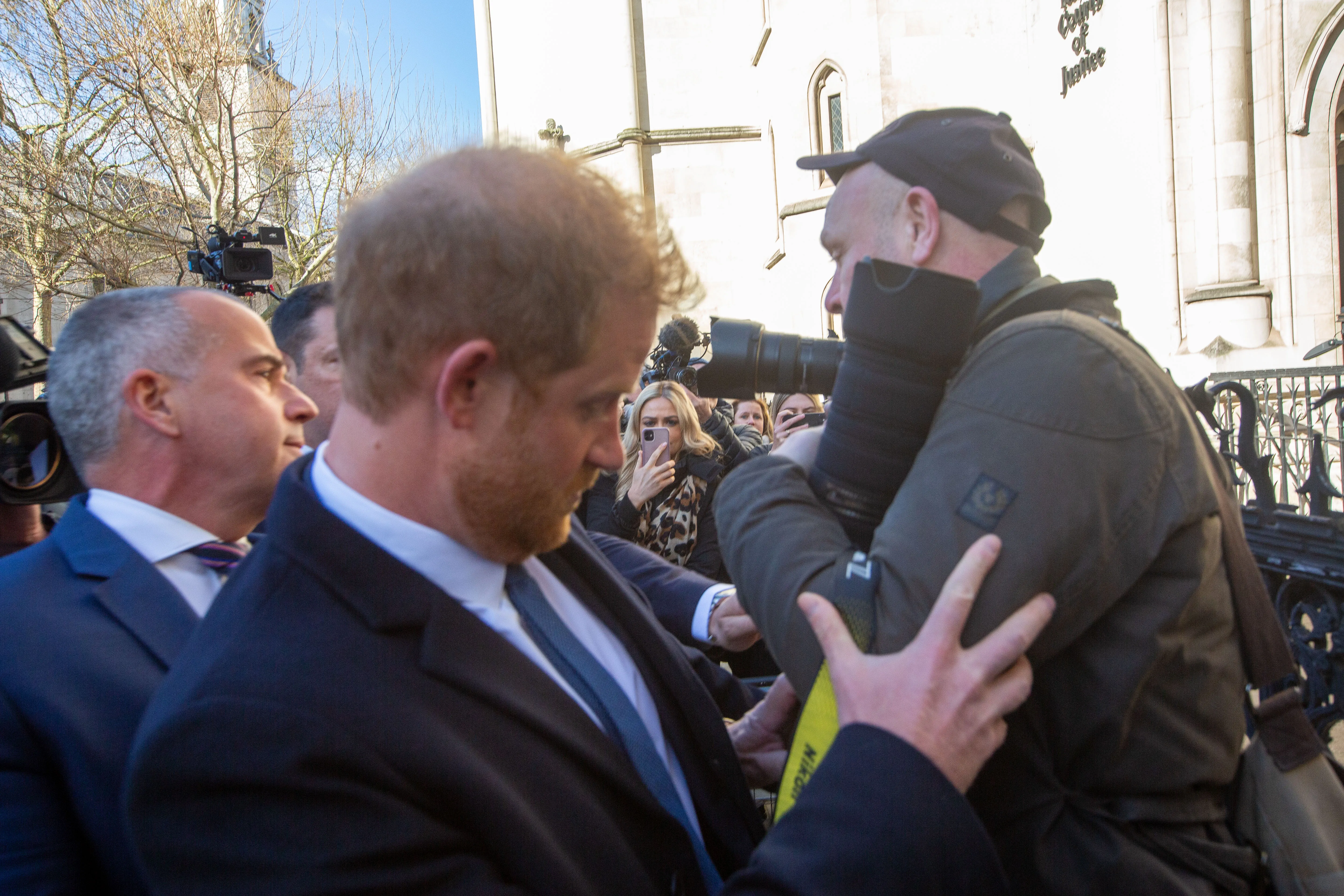 I’m a body language expert – Cocky Prince Harry swaggered into court like an Apprentice contestant