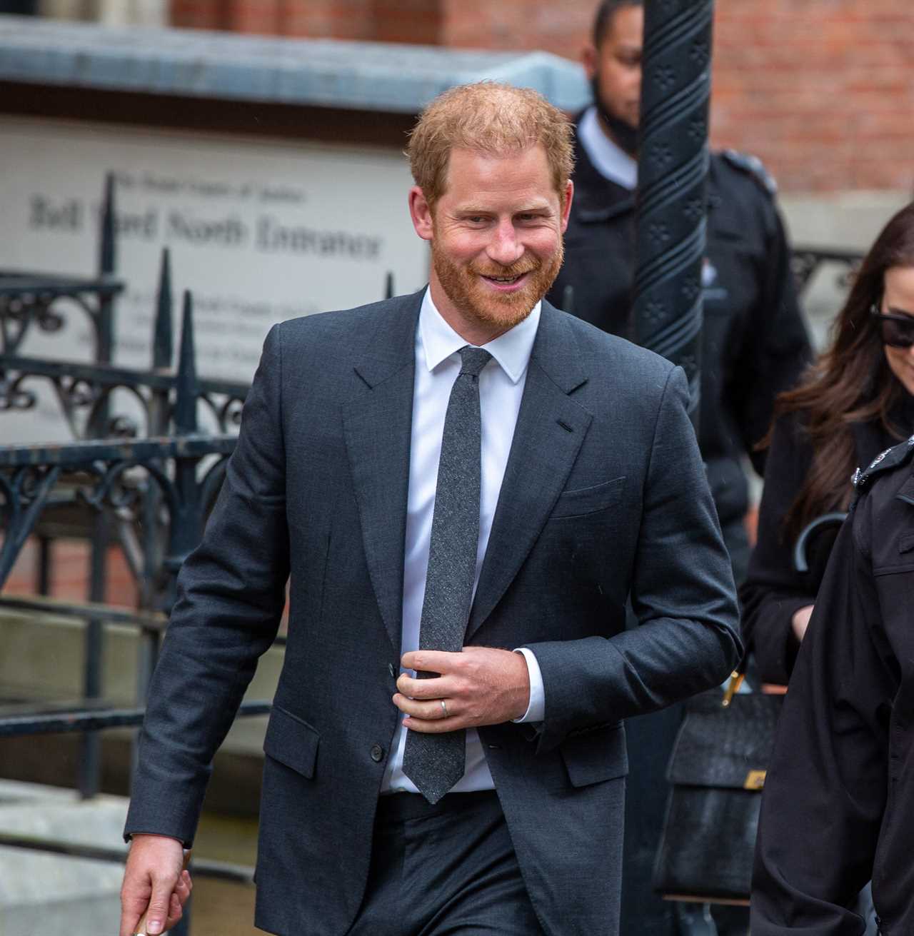 I’m a body language expert…King Charles is showing ‘3 telltale signs of tension’ as Prince Harry grabs headlines at home