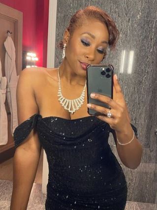 A Place in the Sun’s Scarlette Douglas dazzles fans with glam selfies in strapless gown