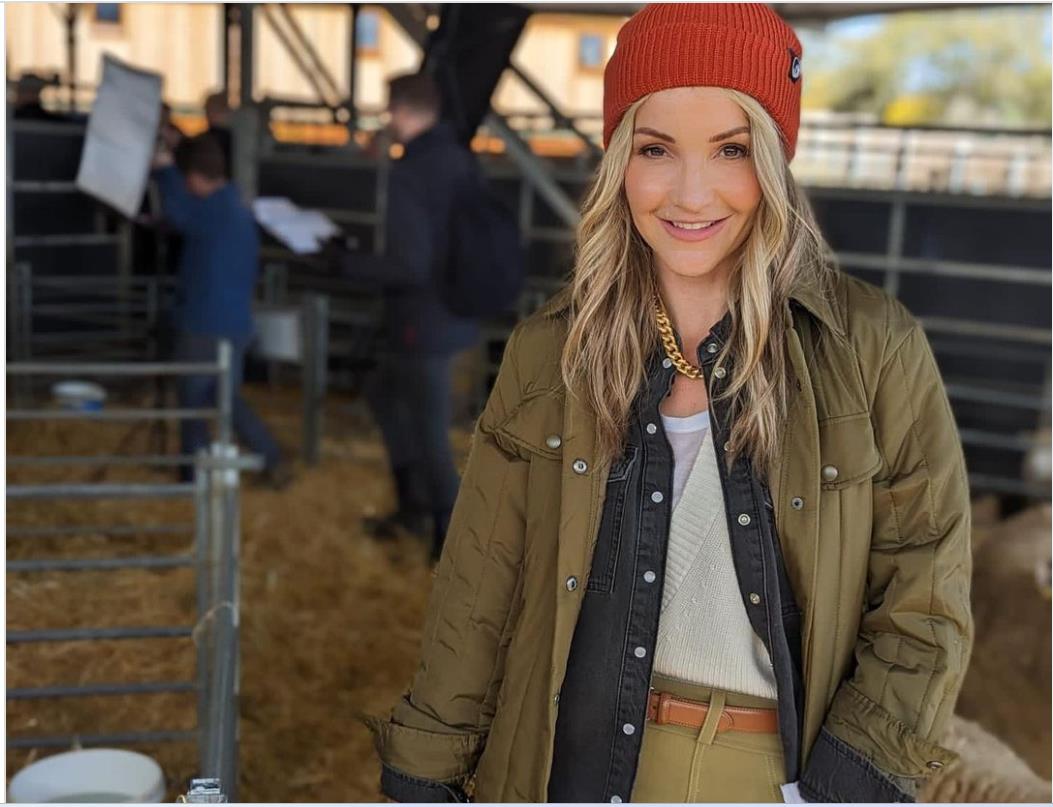 Springtime on the Farm’s Helen Skelton dazzles fans with ‘absolutely gorgeous’ picture from Channel 5 set