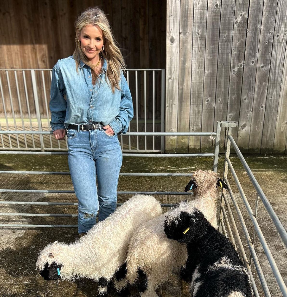 Springtime on the Farm’s Helen Skelton stuns fans as she ‘bring the glamour’ in smouldering behind-the-scenes pic