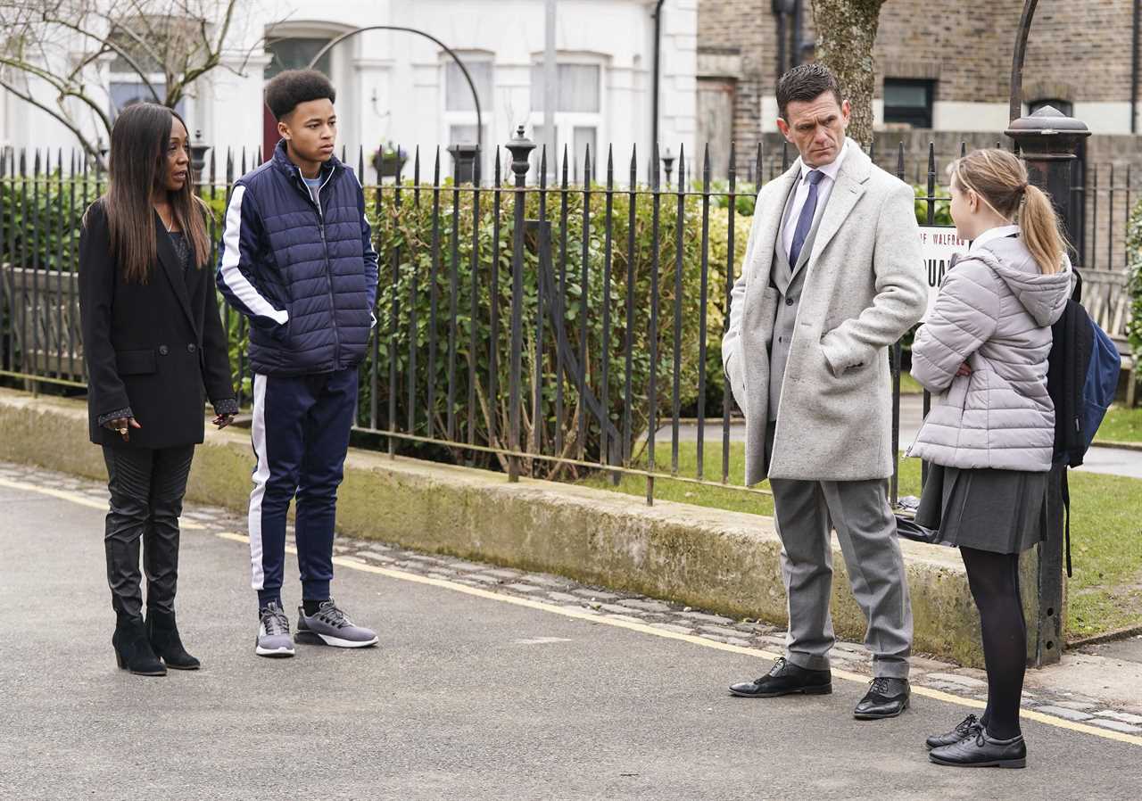 Amy Mitchell disappears and suffers panic attack in EastEnders