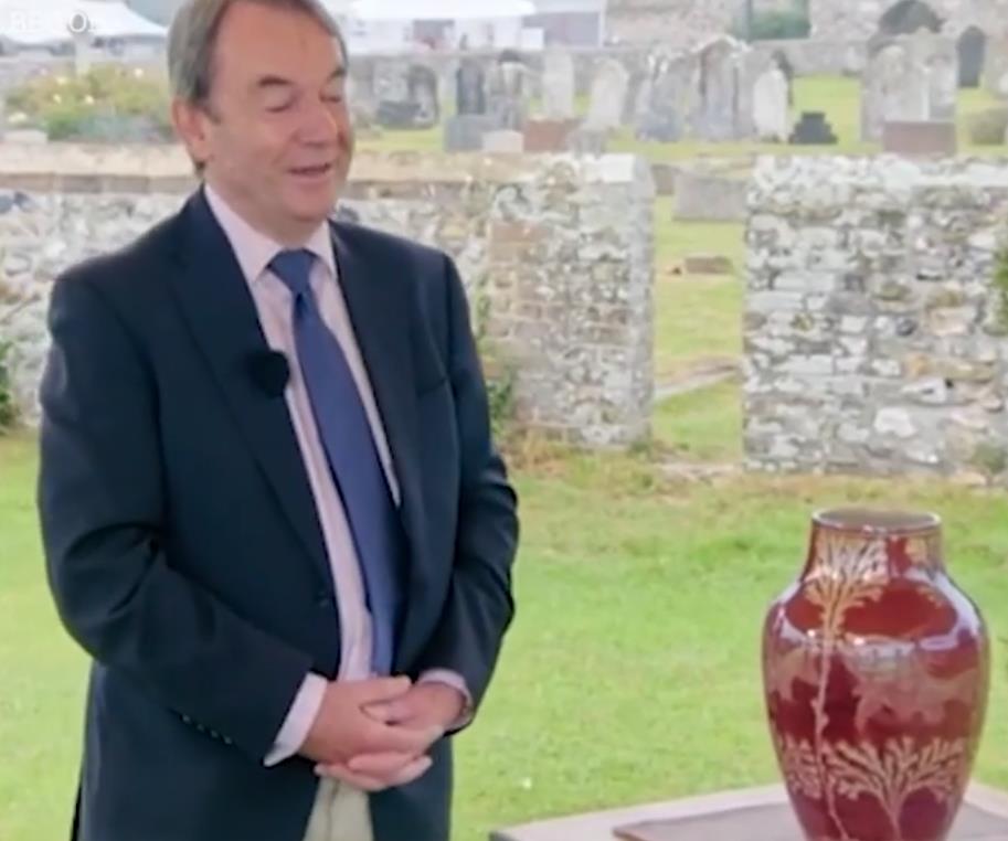 Antiques Roadshow guest stunned after learning value of £1 vase he saved from being thrown away