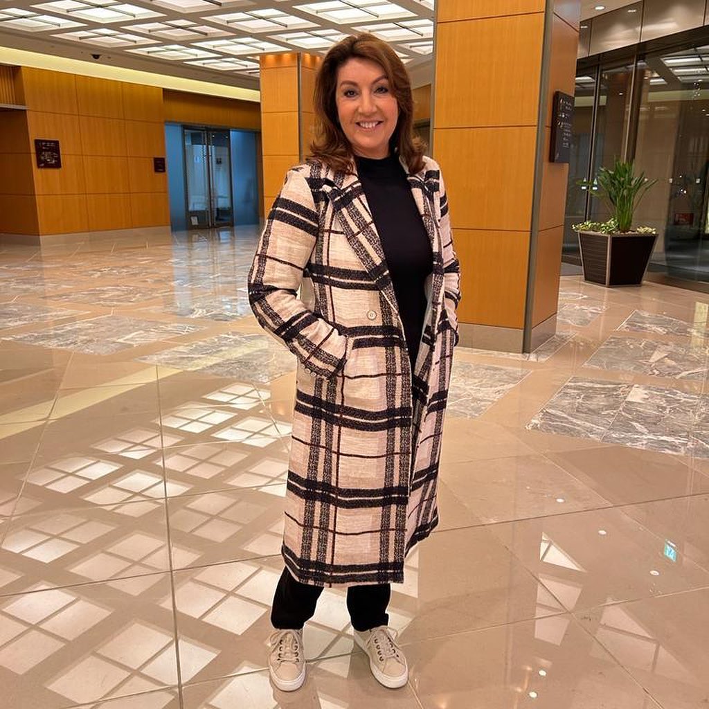 Jane McDonald leaves fans swooning with ‘gorgeous’ behind-the-scenes pics of glam outfits for new travel show