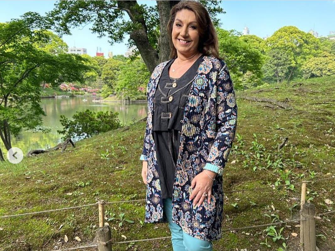 Jane McDonald leaves fans swooning with ‘gorgeous’ behind-the-scenes pics of glam outfits for new travel show