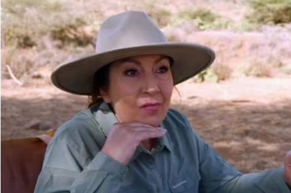 Jane McDonald breaks down in tears as new safari travel show takes emotional turn
