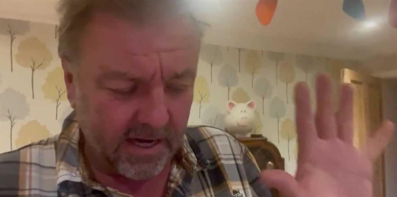 Homes Under the Hammer’s Martin Roberts shares emotional post about dad’s ashes as he asks fans for help