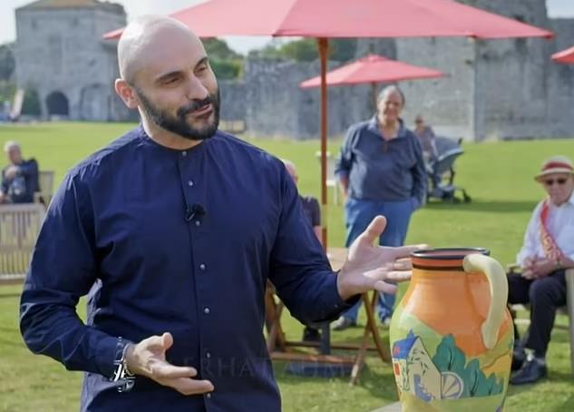 Antiques Roadshow guess left open mouthed after learning value of ‘disliked’ vase that cost just £5