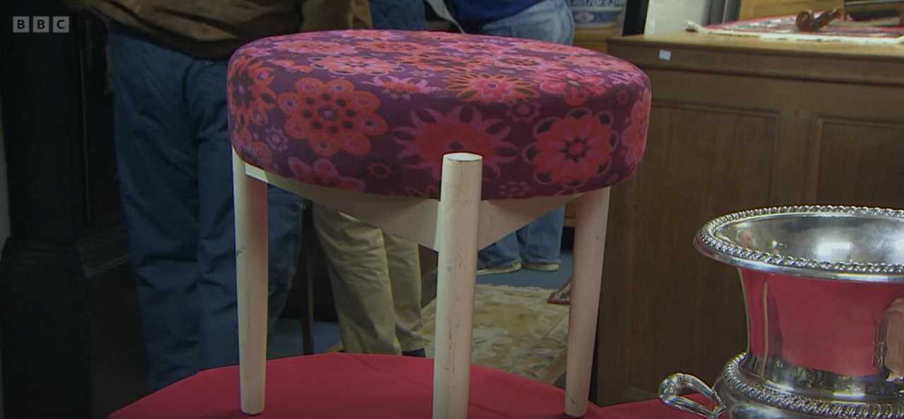 Bargain Hunt auctioneer rips into ‘most awful item’ ever seen on show in excruciating scenes