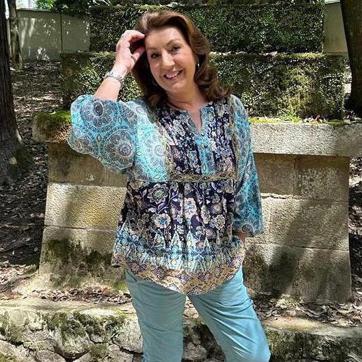 Jane McDonald fans gush ‘gorgeous as ever!’ as star posts glam pics from set of new travel show