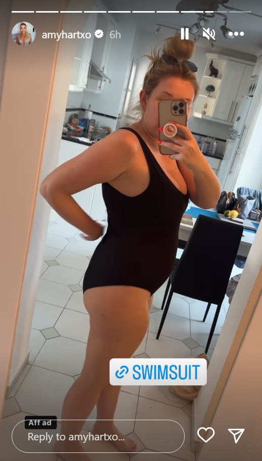 Amy Hart shows off incredible post-baby body in swimsuit just 2 months after giving birth