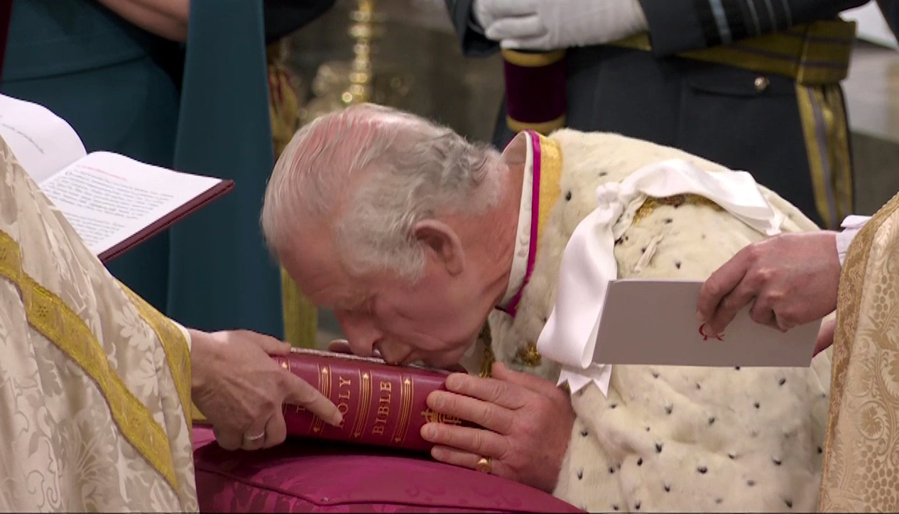 Prince William seals dad King Charles’ coronation with a kiss as he vows loyalty to his father