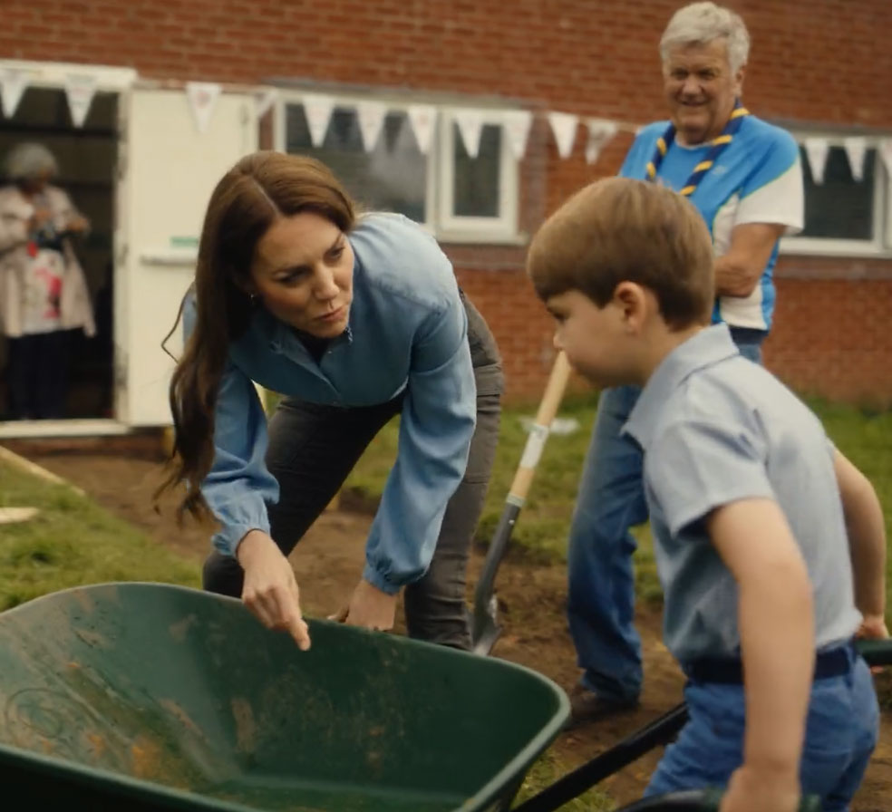 Adorable moment Princess Charlotte beams with pride as she joins Princes George & Louis volunteering with Scouts