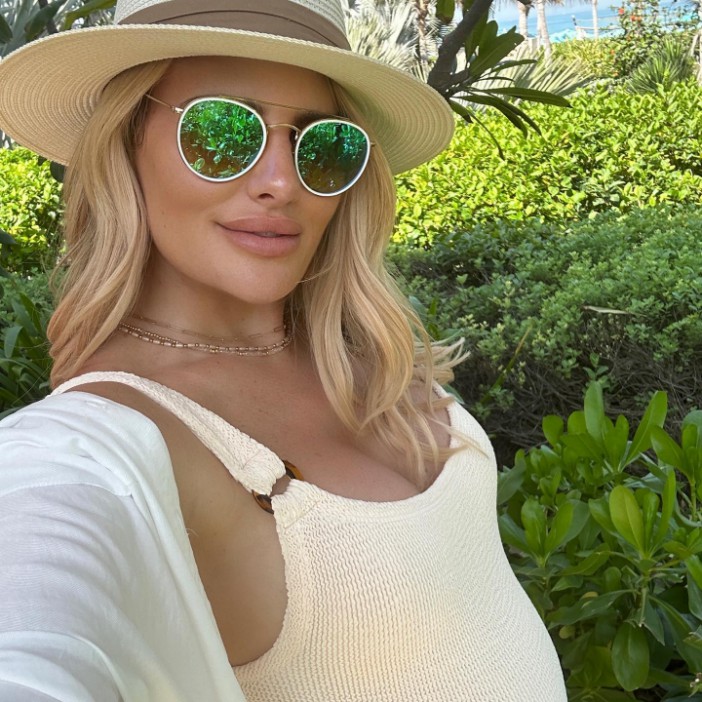 Pregnant Danielle Armstrong hits back at fans who ‘mum-shamed’ her in makeup free selfie