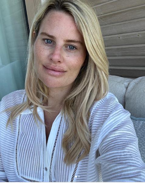 Pregnant Danielle Armstrong hits back at fans who ‘mum-shamed’ her in makeup free selfie