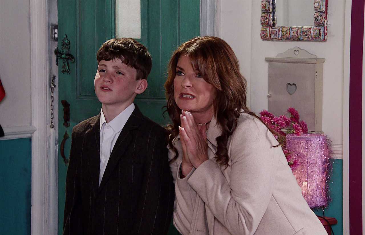 Coronation Street legend makes shock return leaving Bernie Winter seething