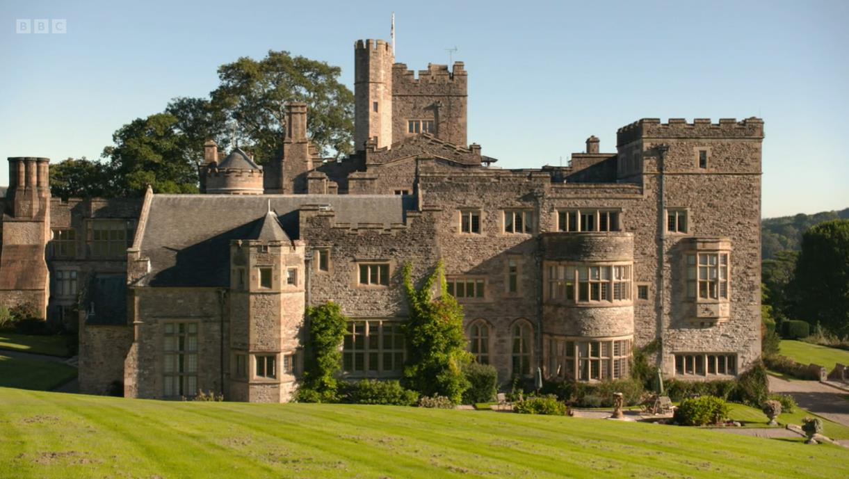 Escape to the Country couple floored by ‘haunted’ castle property – with a brutal catch