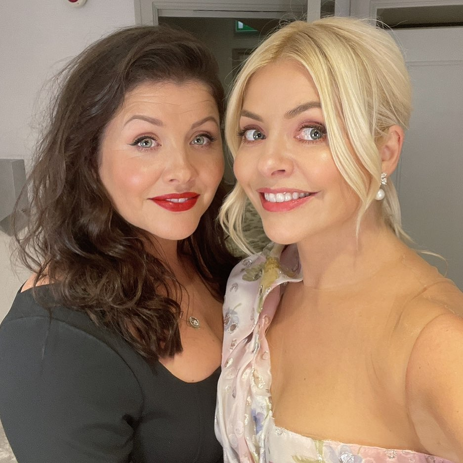 Holly Willoughby breaks her silence as she poses for glam selfie with rarely-seen sister after This Morning feud