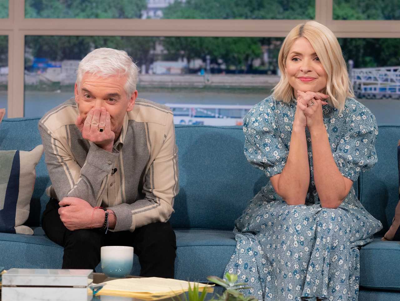 Holly Willoughby breaks her silence as she poses for glam selfie with rarely-seen sister after This Morning feud