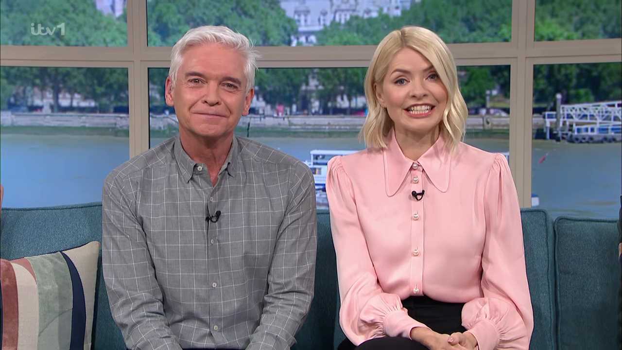 Phillip Schofield makes awkward joke with Holly Willoughby during This Morning leaving fans baffled