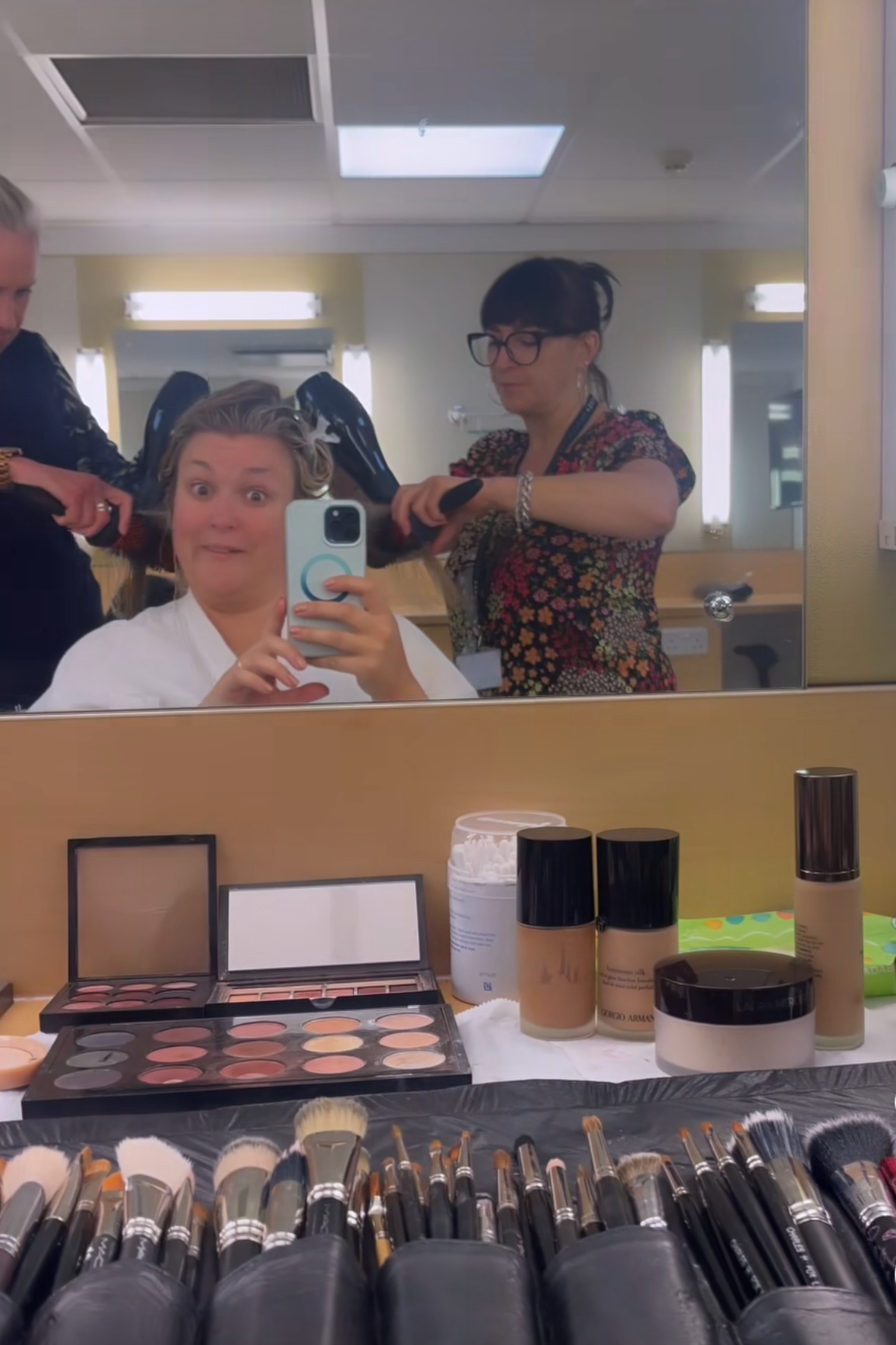 Dragons’ Den star Sara Davies shrieks in panic as ‘hairs falls out’ in chaotic makeover video