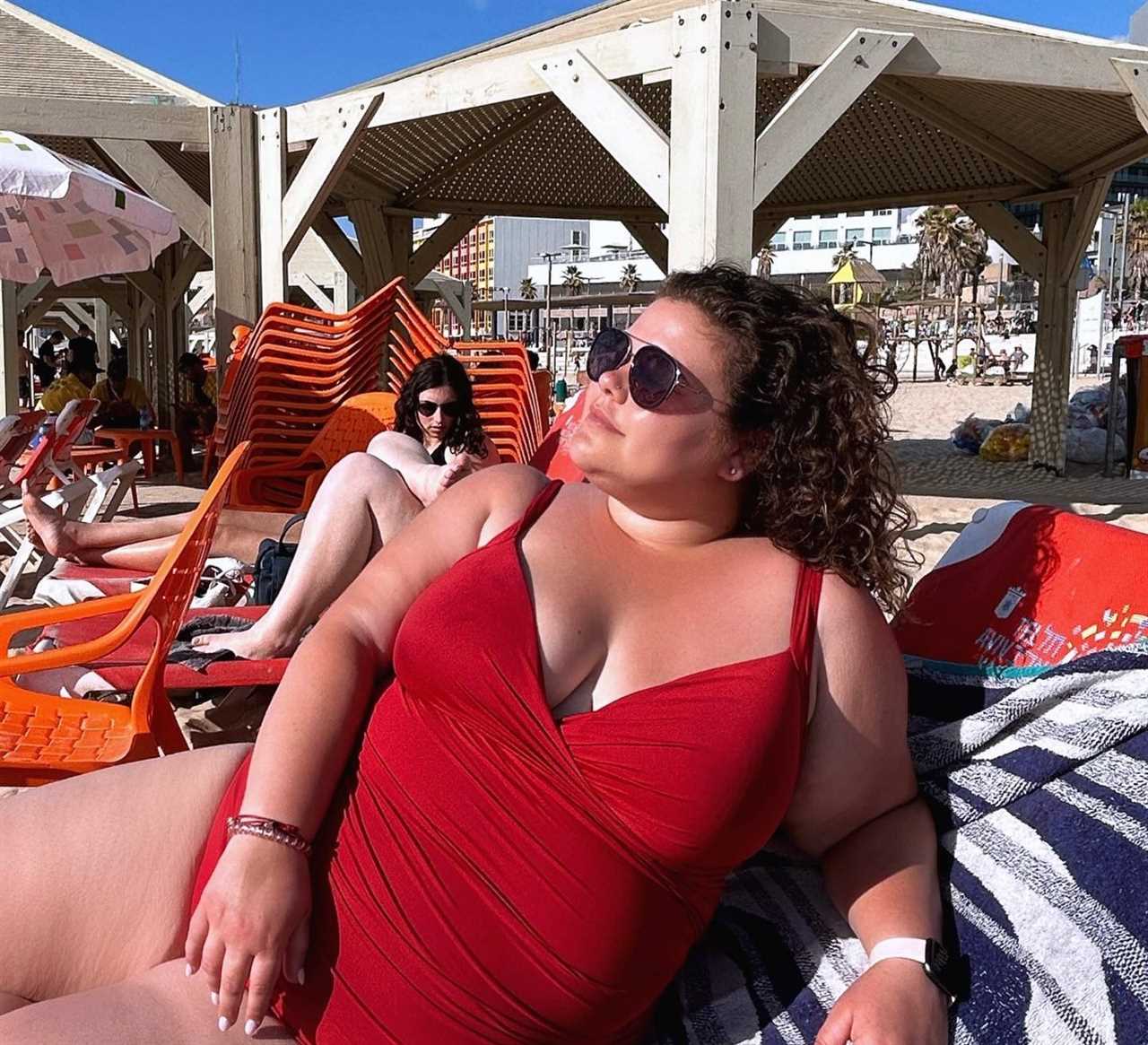 Gogglebox’s Amy Tapper looks slimmer than ever in stunning dress on holiday