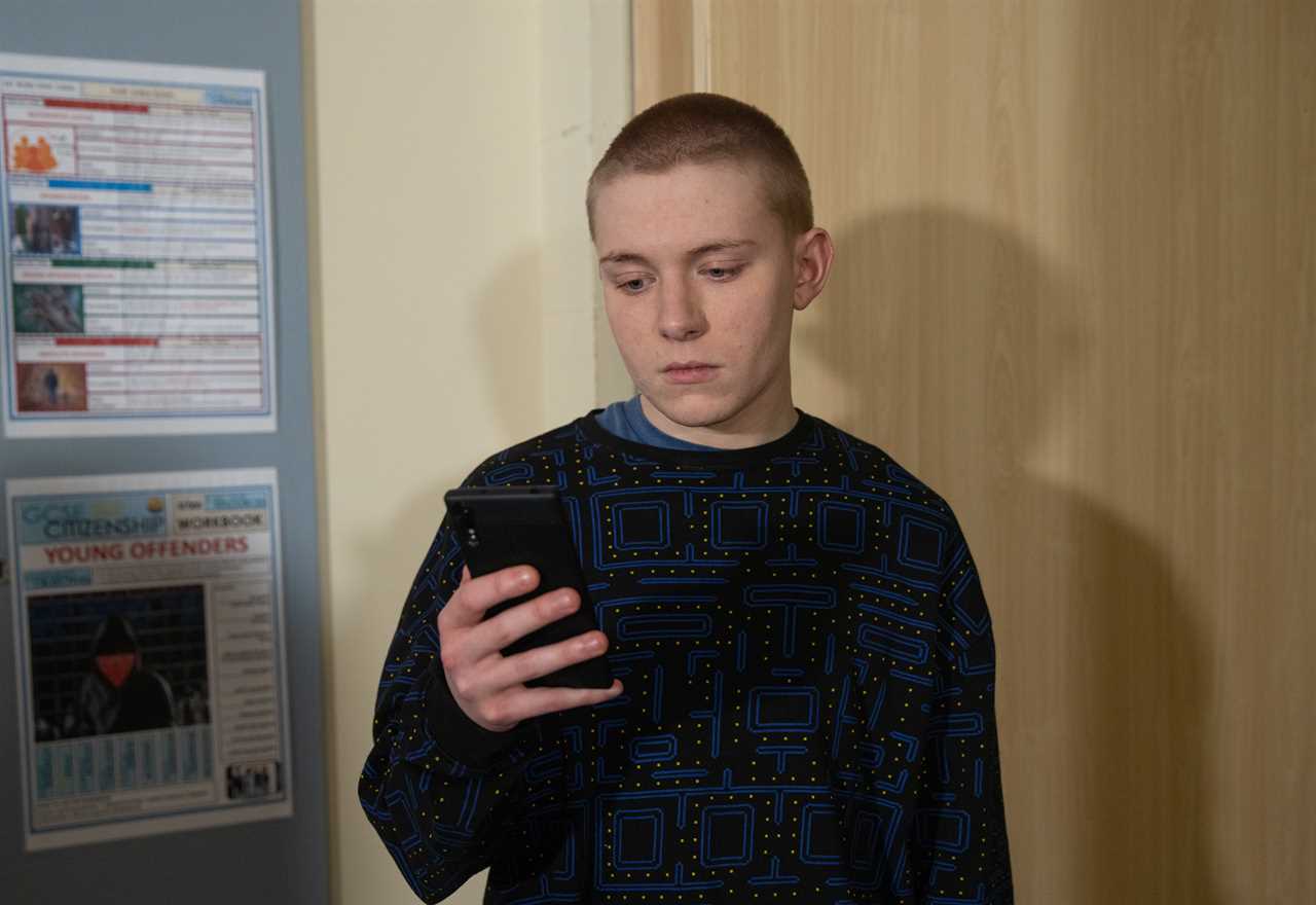 Max Turner’s attempts to make up for his racist terrorism backfires in Coronation Street