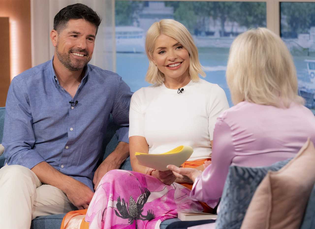 Holly Willoughby reveals private off-air meeting with This Morning co-host tonight