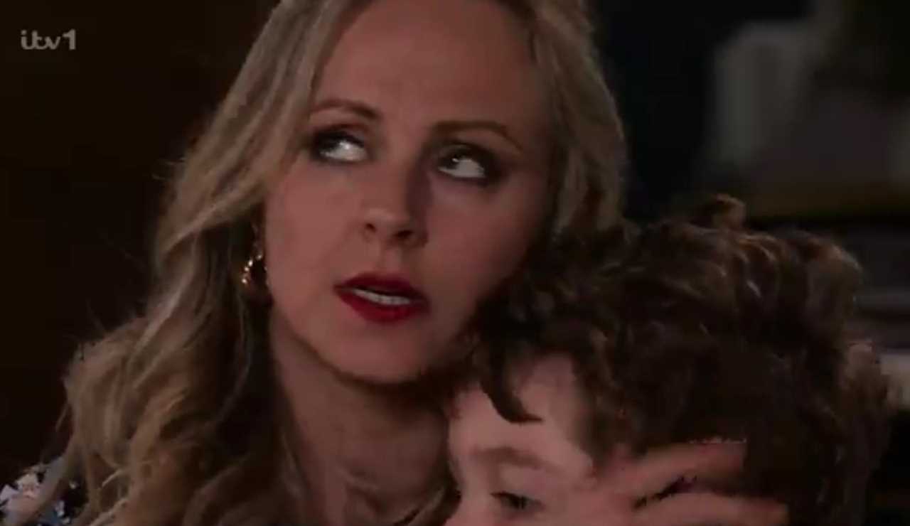 Coronation Street fans disgusted as Sarah Platt manipulates son Harry to hide her affair