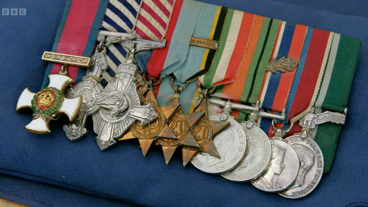Antiques Roadshow guest gobsmacked by ‘iconic’ WW2 medals’ staggering valuation
