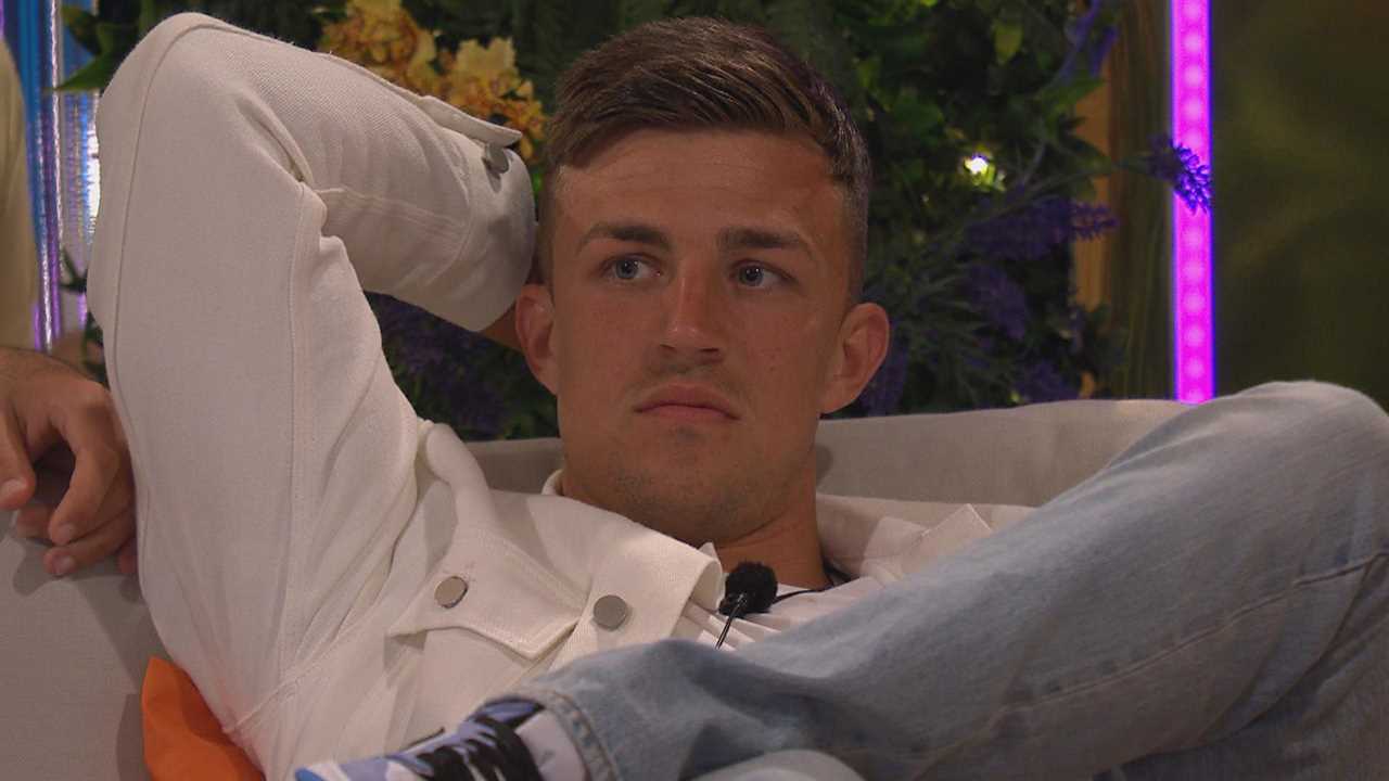 Fuming Molly tells the girls to ‘shut the f*** up’ as bombshells target Zach and Mitchel in Love Island first look