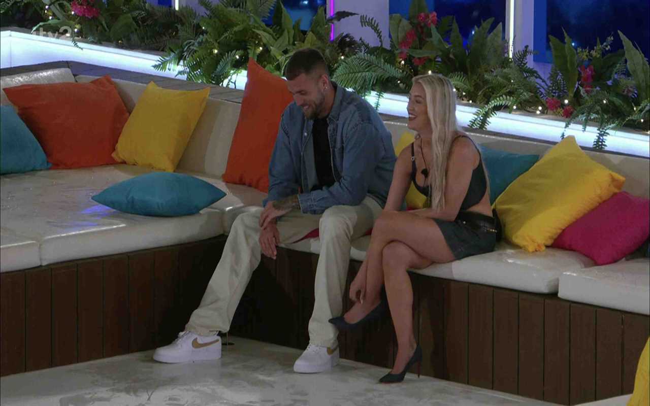 Furious Love Island fans spot ‘clue’ Molly is about to get DUMPED by Zach – did you see it?