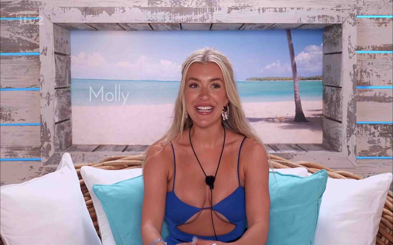 Love Island feud as fans spot that the girls don’t like one of the islanders after tell-tale sign