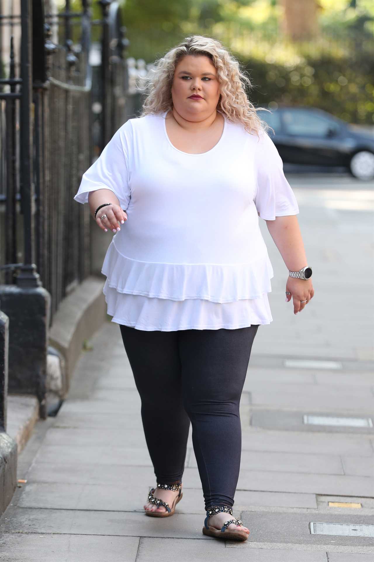 Gogglebox’s Amy Tapper looks slimmer than ever as she glams up for star-studded theatre night