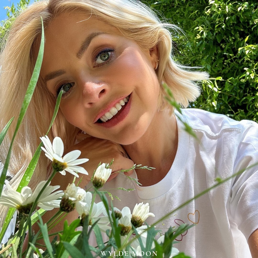 Holly Willoughby shares rare snap of dad Brian on Father’s Day in glimpse at stunning home garden