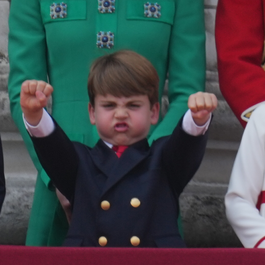 Royal fans spot the moment Princess Charlotte got hit by Prince Louis’ head on the balcony & praise how she reacted