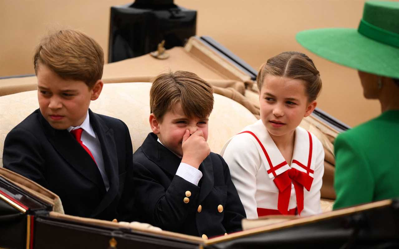 Royal fans spot the moment Princess Charlotte got hit by Prince Louis’ head on the balcony & praise how she reacted