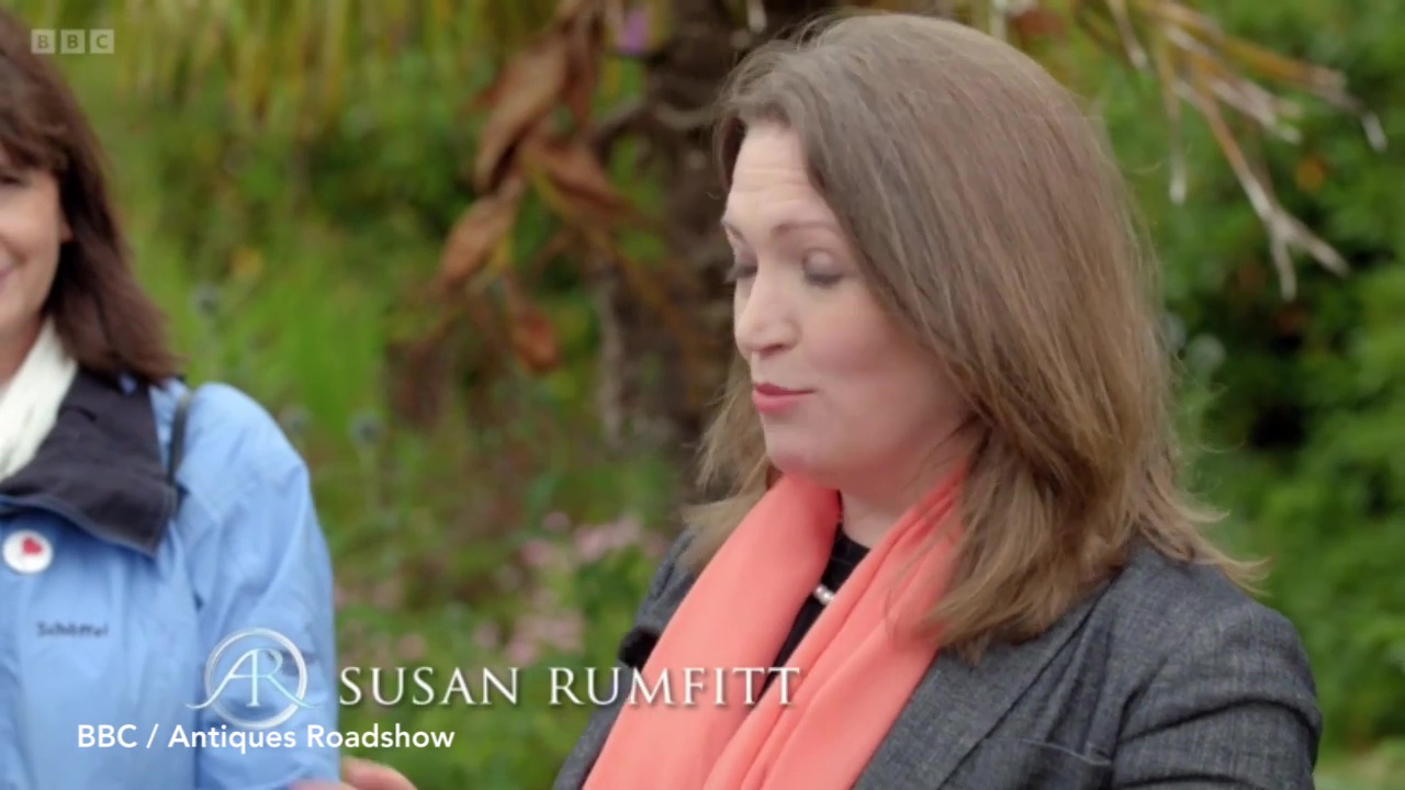 Antiques Roadshow guests gasps as she learns royal connection and true value of nan’s necklace